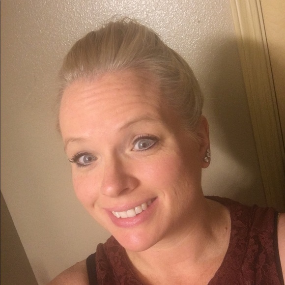 Meet your Posher, Cynthia - Picture 1 of 1